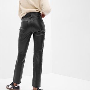Gap Smooth faux leather. High waisted
Slim, straight leg pants